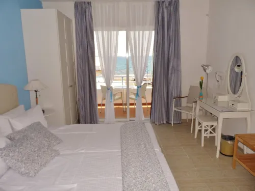 Seafront Studios and Apartments - Apartments