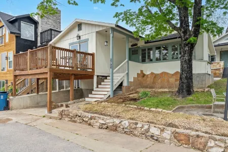 The Raven's Roost Lake View Retreat 3bd 2ba