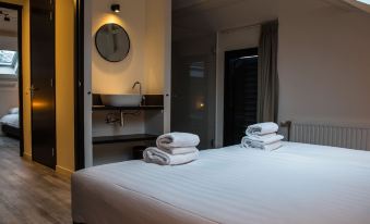 Cozy Holiday Home in Vrouwenpolder Close to the Beach