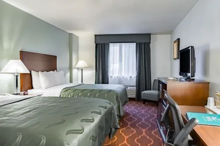 Quality Inn & Suites Vancouver North Отели в г. Хазел Делл Север