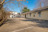 Montgomery Inn BnB Hotels in Versailles