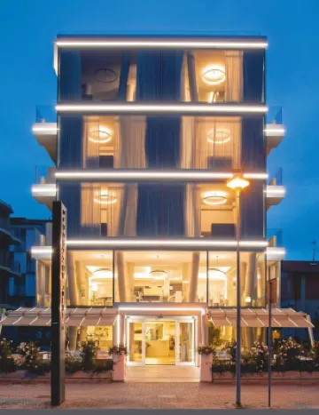 ホテル コモドア