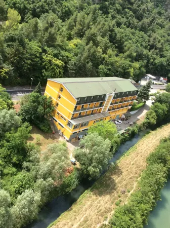 Hotel Tre Monti Отели в г. Tocco da Casauria