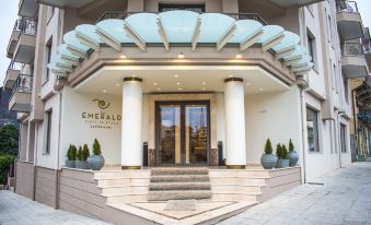 Emerald Suites