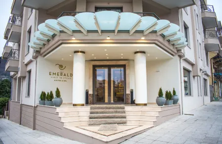 Emerald Suites Отели в г. Нимфайо