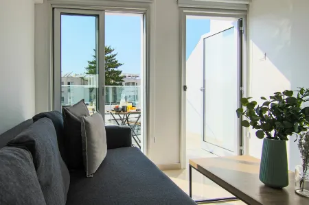 Phaedrus Living: Seaside Luxury Flat Lighthouse 65 Отели рядом с достопримечательностью «Царские гробницы»