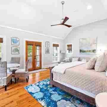 Golf Cart + Close to Beach Club in Watercolor! 5 Bedroom Home by RedAwning Rooms