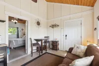 Cozy Sunset Views W/ Lanai - Close to Beach 1 Bedroom Home by RedAwning - parking