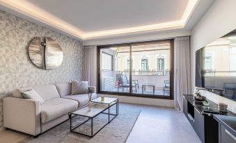 Superb One Bedroom Flat and Terrace - Cannes Center