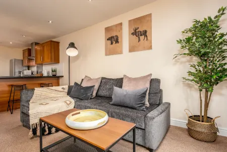 Elliot Suite No7 - Donnini Apartments Отели рядом с достопримечательностью «Библиотека Форхилл Бранч»