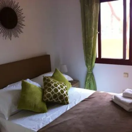 2 Bed Sleeps 4 Pet Friendly Free Parking