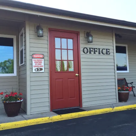 Relax Inn - Saginaw Отели в г. Бриджпорт чартер Тауншип