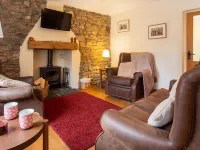 Cottage - Sleeps 4 - Garden - Parking Hotels in Llanelli