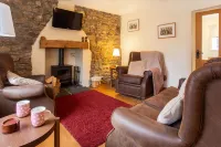 Lovely 3-Bed Cottage in The Quiet Hamlet of Horeb Hotels near WWT Llanelli Wetland Centre