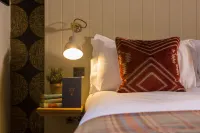 The Curious Pig in the Parlour Hotels in Copthorne