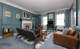 JOIVY Eclectic & Design Led 3Br Apt Near Edinburgh Castle