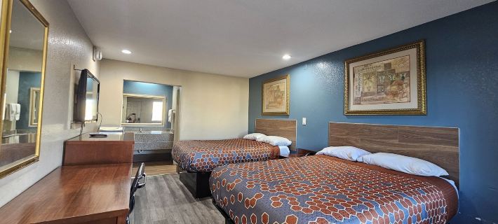 Deluxe Inn Hotels in Jackson