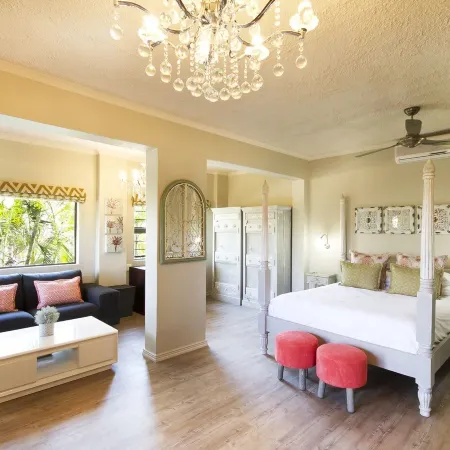 La Roca Guest House