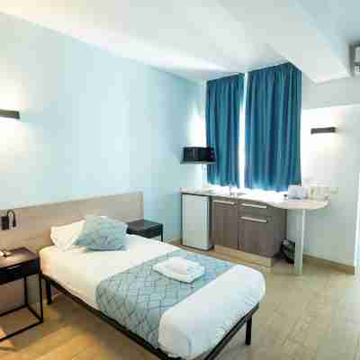 Day's Inn Hotel and Residence Rooms