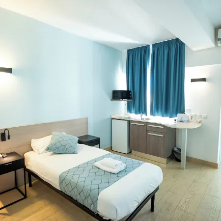 Day's Inn Hotel and Residence