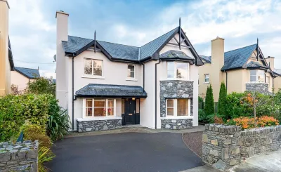 Foley's Guesthouse & Self Catering Holiday Homes Hotels near Teach Milseáin - House of Sweets
