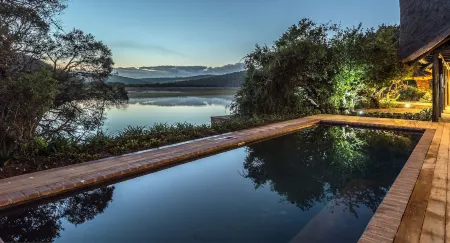 Kariega Game Reserve River Lodge Отели в г. Порт-Альфред