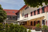Hotel Sauerlacher Post Hotels in Egling