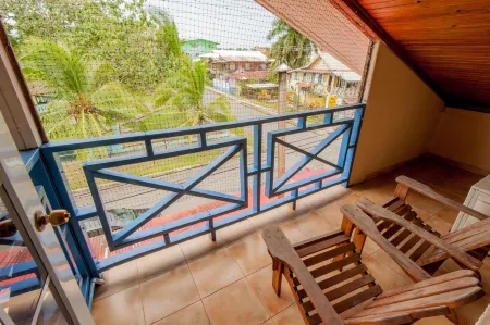 Hotel Posada Los Delfines Отели рядом с достопримечательностью «Колон»