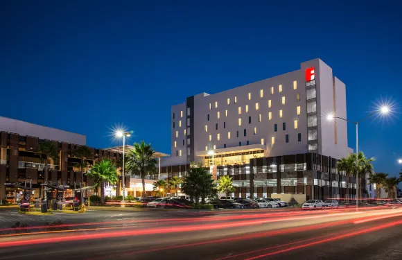 洛斯莫奇斯嘉年華旅館