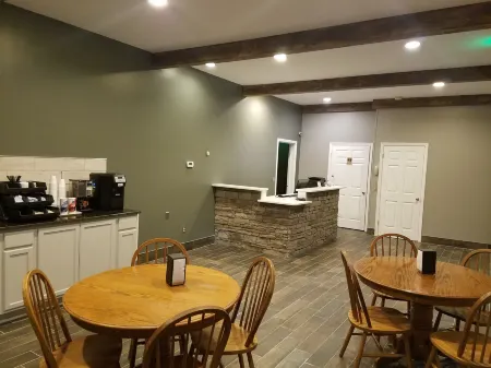 Meriwether Country Inn Отели в г. Уорм Спрингс