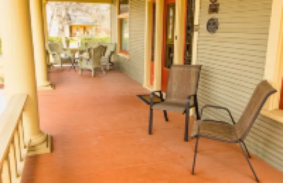 Iron Horse Inn