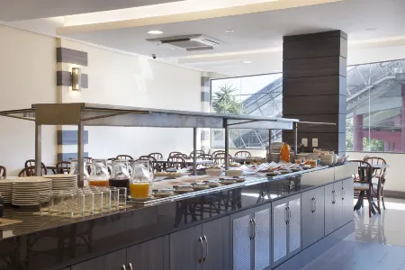 Master Express Dom Pedro II - próximo ao Consulado Americano e Aeroporto Отели рядом с достопримечательностью «Музей искусств Риу-Гранди-ду-Сул»