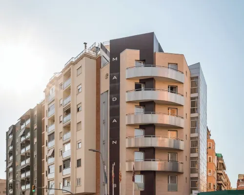 Hotel Madanis Các khách sạn gần Tây Ban Nha