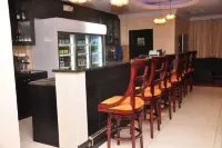 Owu Crown Hotels - bar