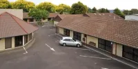 Bentleys Motor Inn - parking