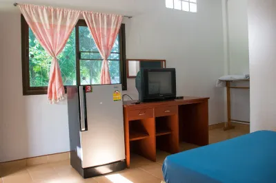 Chum Phae Lagoon Resort Hotel dekat Wat Pa Ban Kae