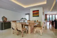 Jasmine Cozy Villa 3 Bedrooms with a Private Swimming Pool فنادق في Cimenyan