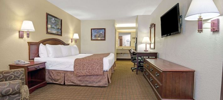 Travelodge by Wyndham Montgomery East Hotels in Montgomery