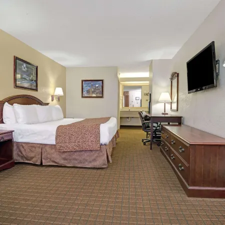 Travelodge by Wyndham Montgomery East
