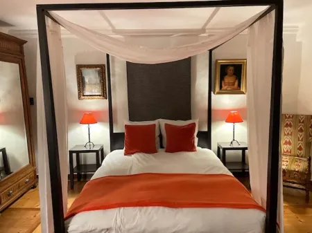 Château de Mathod Chambres d'hôtes Отели в г. Сент-Круа