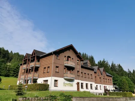 Hotel Schwarzbeerschänke Pobershau Отели в г. Поберсхау