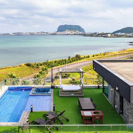 Jeju Attirance Hotel & poolvilla Отели рядом с достопримечательностью «Храм Кымбунса»