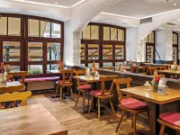 Hotel Deutsche Eiche Отели рядом с достопримечательностью «Резиденция»