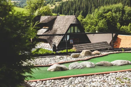 Wellness Rezort Jánošíkov Dvor Отели в г. Долны-Кубин