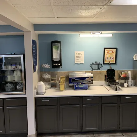 Days Inn by Wyndham Louisville Airport Fair and Expo Center