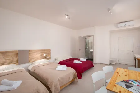 Island Guesthouse Отели рядом с достопримечательностью «Форт Маноэль»