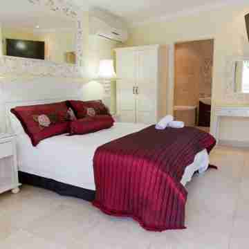 La Barune Guest House Rooms