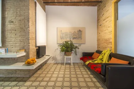 Happy People Gaudi Sant Pau Apartments Отели рядом со станцией Sant Andreu Comtal - Railway Station