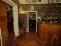 Fountain Baths Guest Cottages - bar