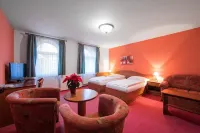 Attic Hotel فنادق في 